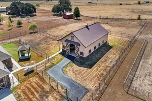 3601 Farm Land Ct, Granbury, TX 76048 - Photo 35