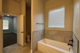 812 Ridge Point Dr, Grand Prairie, TX 75052 - Photo 13