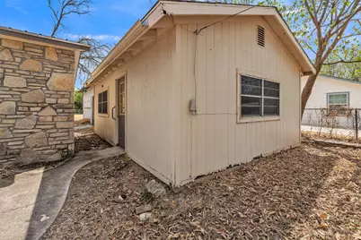 305 Walker Street, Glen Rose, TX 76043 - Photo 17