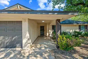 608 Ridgewood Cir, Hurst, TX 76054 - Photo 3
