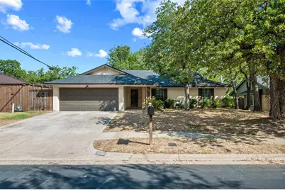 608 Ridgewood Circle, Hurst, TX 76054 - Photo 5