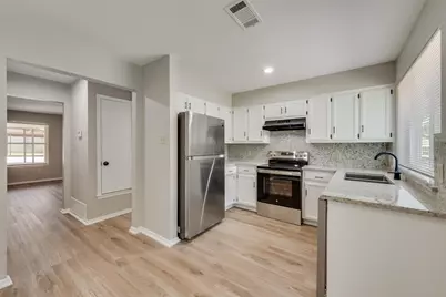105 Wildwood Court, Grapevine, TX 76051 - Photo 9