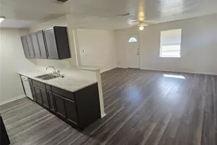 810 Lexington Dr, Lancaster, TX 75134 - Photo 7