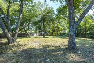 1106 N McKinney St, Ennis, TX 75119 - Photo 23