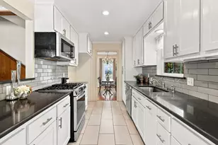 9639 Brentgate Dr, Dallas, TX 75238 - Photo 19