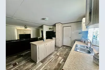 806 S 3rd Street #6, Grandview, TX 76050 - Photo 3