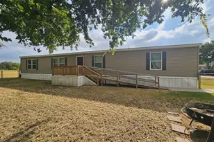 806 S 3rd St, Grandview, TX 76050 - Photo 1