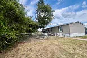 806 S 3rd St, Grandview, TX 76050 - Photo 33