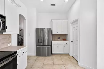 1347 Lake Forest Drive, Grand Prairie, TX 75052 - Photo 9