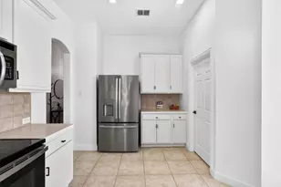1347 Lake Forest Dr, Grand Prairie, TX 75052 - Photo 9