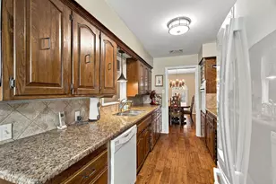 2201 Scarlet Ln, Grand Prairie, TX 75050 - Photo 17