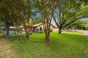 2201 Scarlet Ln, Grand Prairie, TX 75050 - Photo 3