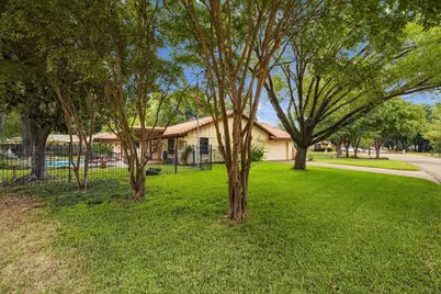 2201 Scarlet Lane, Grand Prairie, TX 75050 - Photo 3