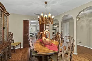 2201 Scarlet Ln, Grand Prairie, TX 75050 - Photo 9