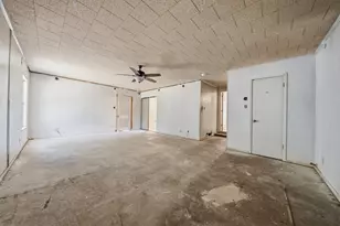 925 E Walnut St, Hillsboro, TX 76645 - Photo 11