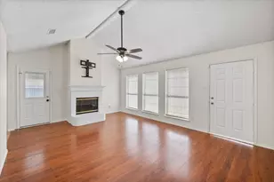 1124 Margie St, Burleson, TX 76028 - Photo 3
