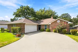 2708 Citadel Dr, Arlington, TX 76012 - Photo 1