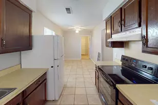 910 Shenandoah Dr, Arlington, TX 76014 - Photo 3