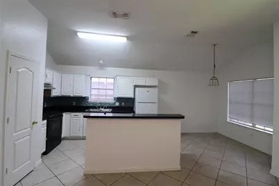 6100 Harwood Crossing Drive, Arlington, TX 76018 - Photo 3