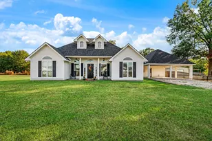 720 Daniel St, Blossom, TX 75416 - Photo 1