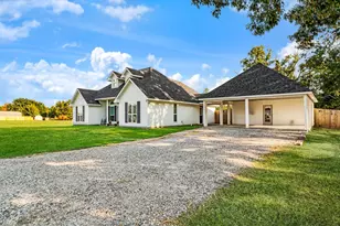 720 Daniel St, Blossom, TX 75416 - Photo 3