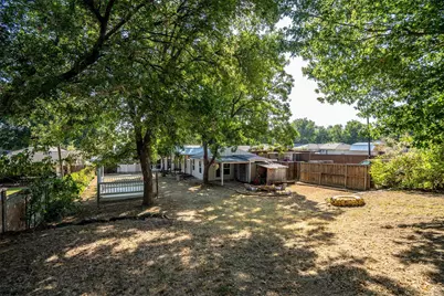 805 NW 14th Street, Grand Prairie, TX 75050 - Photo 39