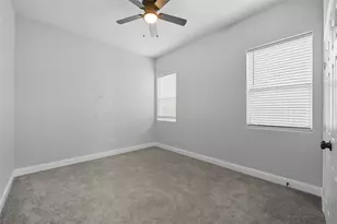 914 E Tucker St, Fort Worth, TX 76104 - Photo 3