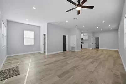 914 E Tucker Street, Fort Worth, TX 76104 - Photo 11