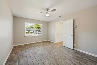 213 W Dorris Drive, Grand Prairie, TX 75051 - Photo 11
