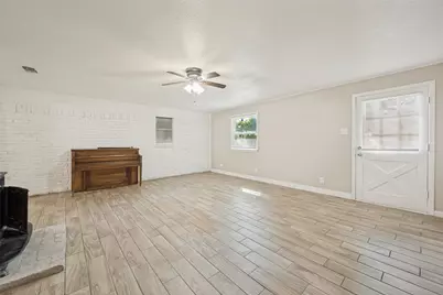 213 W Dorris Drive, Grand Prairie, TX 75051 - Photo 3