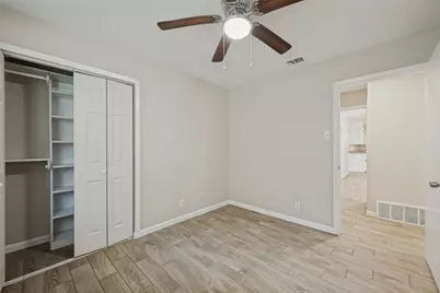 213 W Dorris Drive, Grand Prairie, TX 75051 - Photo 15