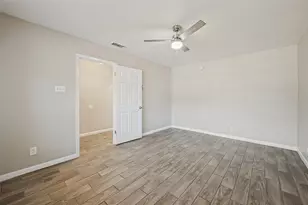 213 W Dorris Dr, Grand Prairie, TX 75051 - Photo 13