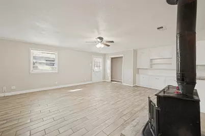 213 W Dorris Drive, Grand Prairie, TX 75051 - Photo 5
