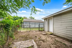 1817 W Brooklyn Ave, Dallas, TX 75208 - Photo 13