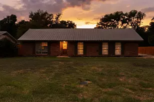 429 Davis St, Fairfield, TX 75840 - Photo 3