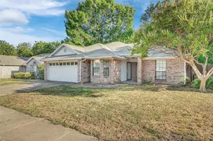 916 Pierce Arrow Dr, Arlington, TX 76001 - Photo 3