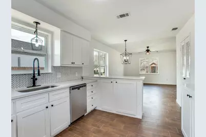 1307 Worthington Street, Grapevine, TX 76051 - Photo 5