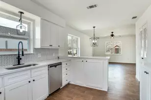 1307 Worthington St, Grapevine, TX 76051 - Photo 3