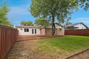 1109 S Valentine Dr, Sherman, TX 75090 - Photo 5
