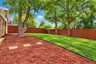 1109 S Valentine Dr, Sherman, TX 75090 - Photo 9