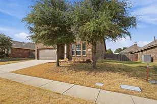 8 Mapleridge Dr, Edgecliff Village, TX 76134 - Photo 3
