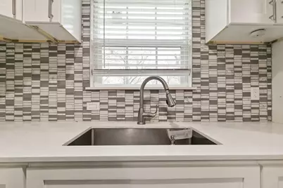 1506 E Waco Avenue, Dallas, TX 75216 - Photo 9
