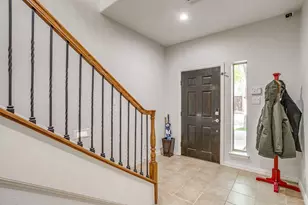 714 E 1st St, Fort Worth, TX 76102 - Photo 3