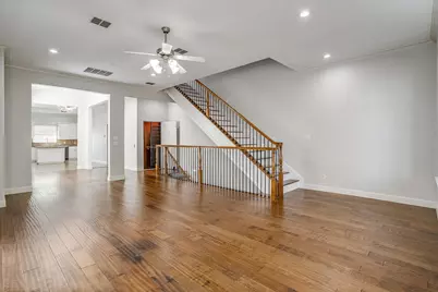 714 E 1st Street, Fort Worth, TX 76102 - Photo 9