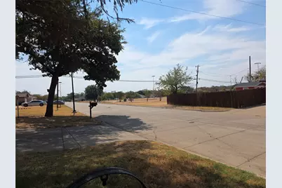 2001 Carverly Drive, Fort Worth, TX 76112 - Photo 17