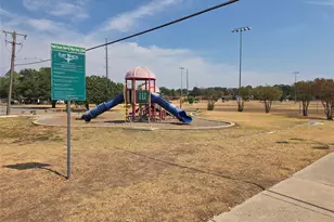 2001 Carverly Dr, Fort Worth, TX 76112 - Photo 19