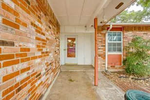 915 Cherry Laurel Ln, Arlington, TX 76012 - Photo 5