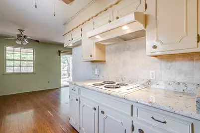 915 Cherry Laurel Lane, Arlington, TX 76012 - Photo 11