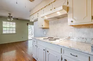 915 Cherry Laurel Ln, Arlington, TX 76012 - Photo 11