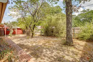 915 Cherry Laurel Ln, Arlington, TX 76012 - Photo 19
